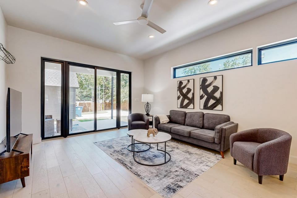 The Isabelle's - Unit B House in Austin