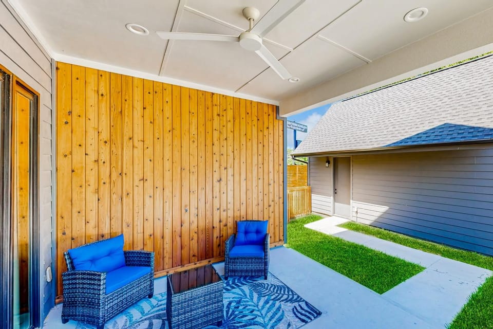The Isabelle's - Unit B House in Austin