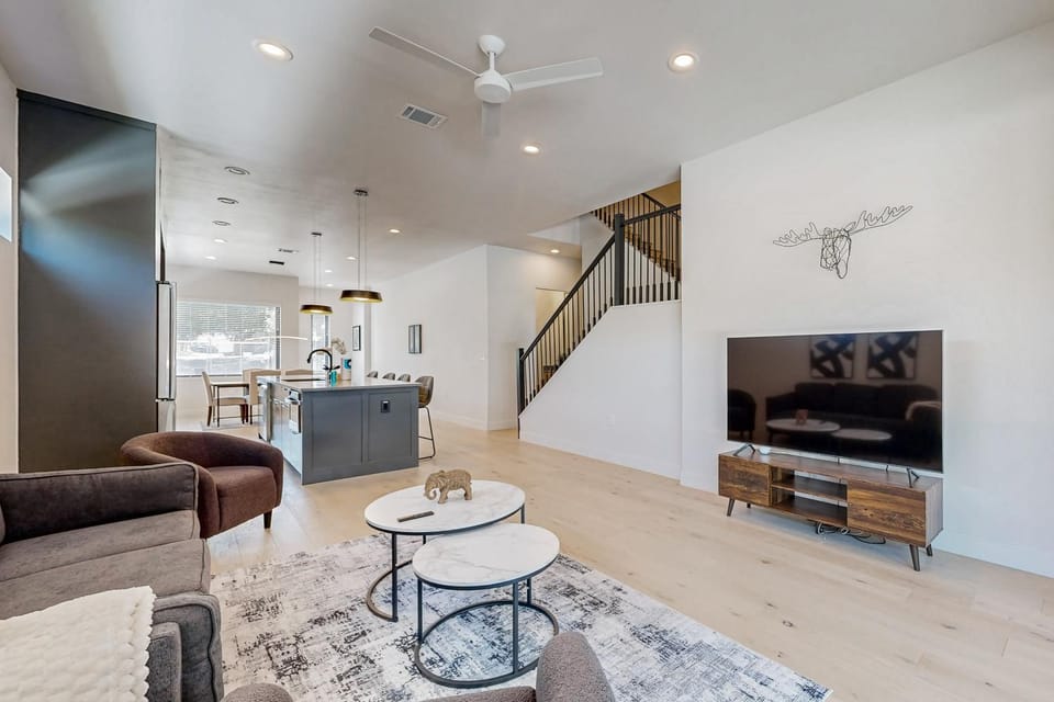 The Isabelle's - Unit B House in Austin