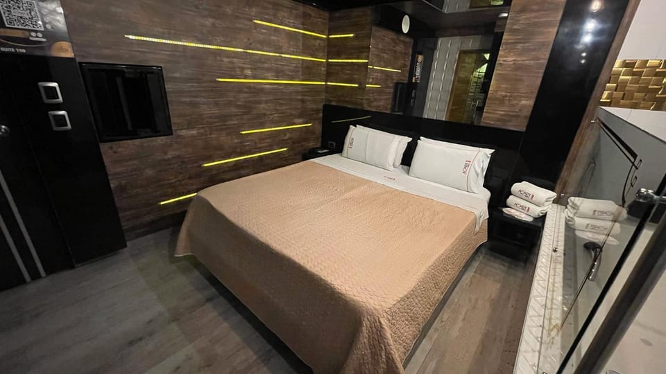 Bed, Sauna, Bathroom, TV and multimedia, Bath, towels