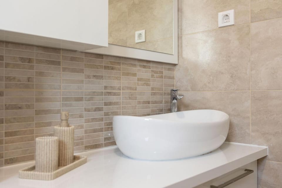 Bathroom, Bath