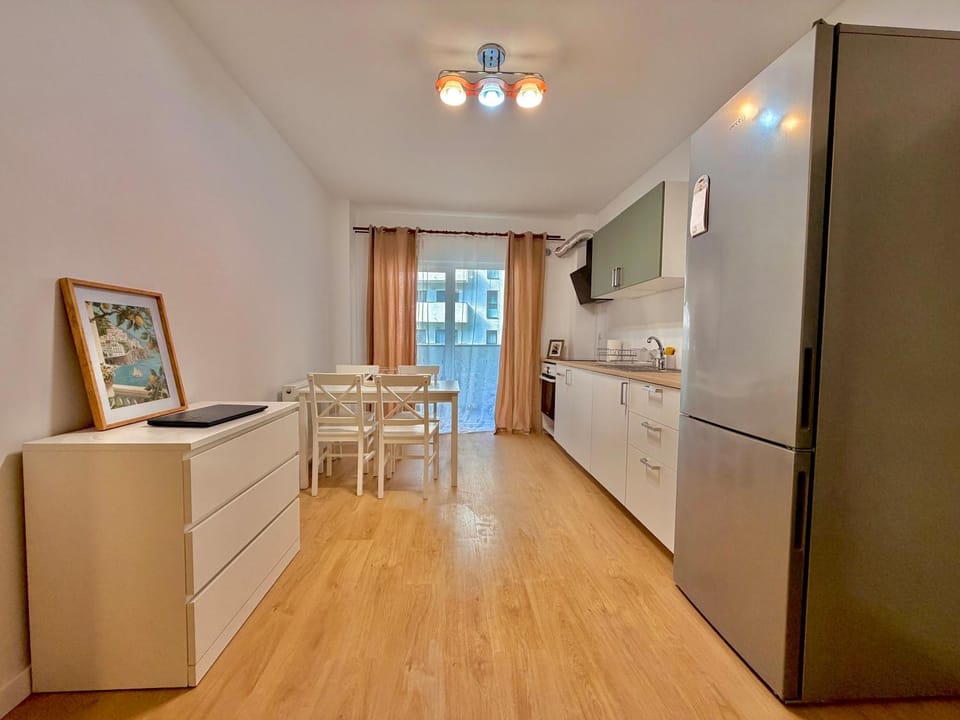 Kitchen or kitchenette, Dining area, minibar, oven