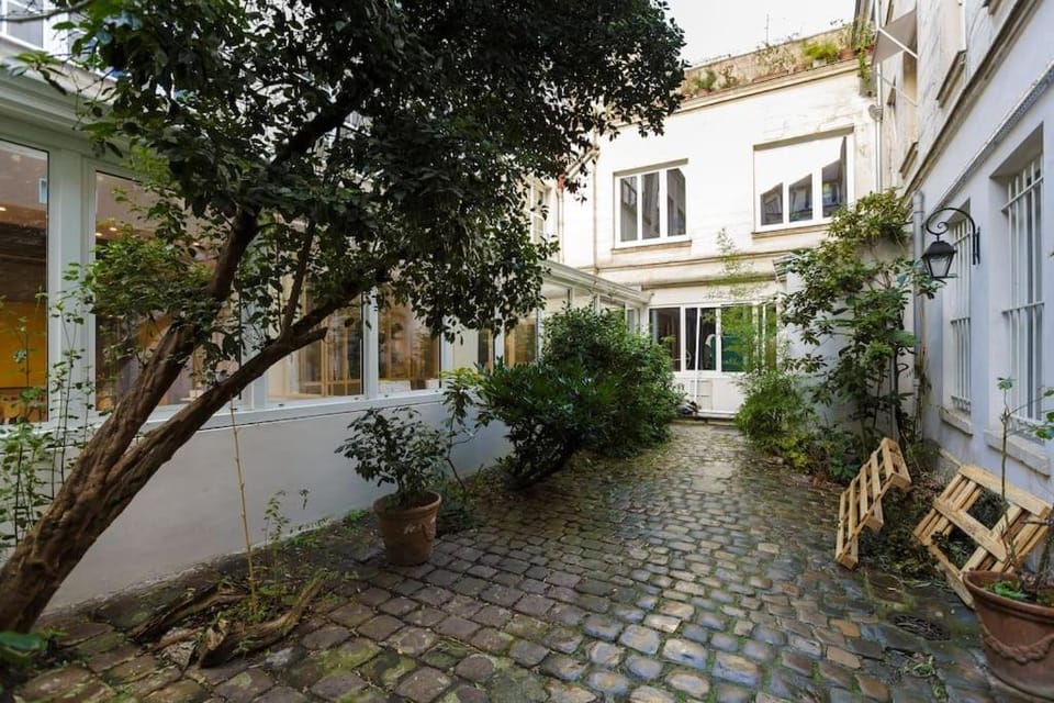 Charming studio in a courtyard in Paris Apartment in Paris