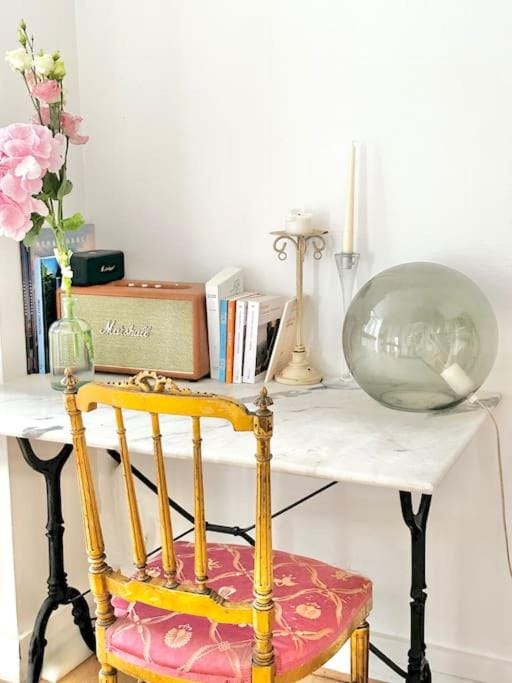 Charming studio in a courtyard in Paris Apartment in Paris