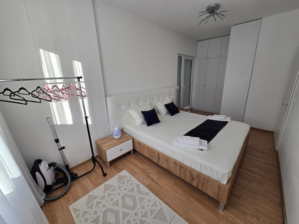 Bed, Photo of the whole room, Bedroom, towels, wardrobe
