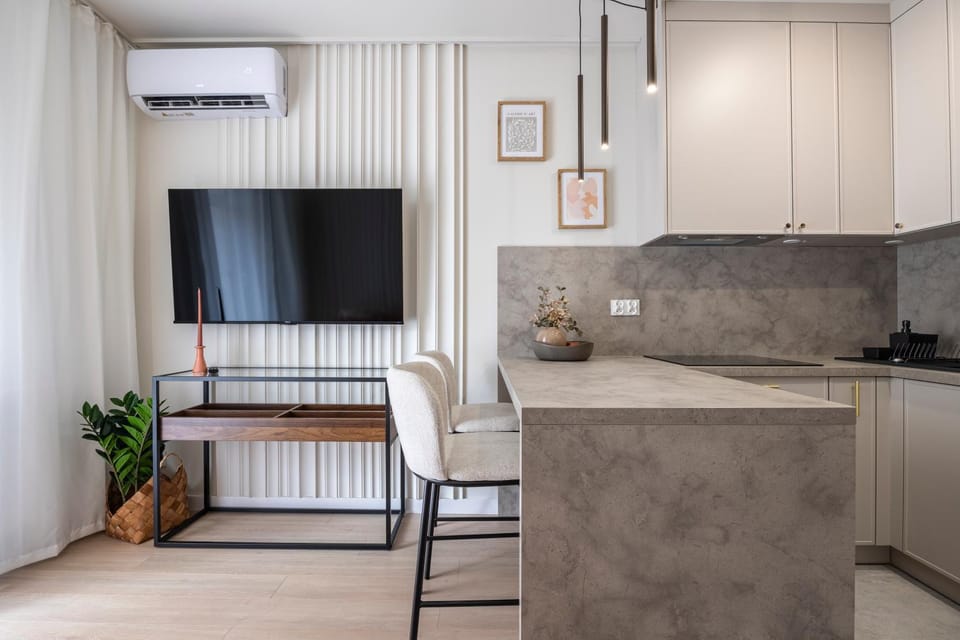 TV and multimedia, Kitchen or kitchenette, Living room, Seating area, Dining area, air conditioner