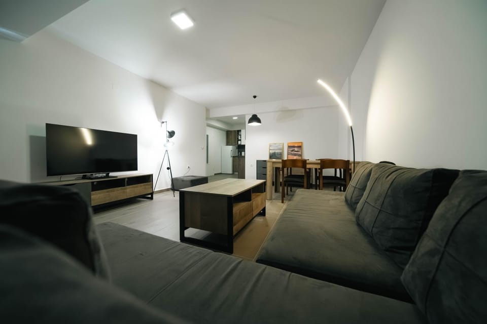 Communal lounge/ TV room, TV and multimedia, Living room, Seating area, Evening entertainment