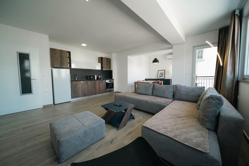 Kitchen or kitchenette, Living room, Seating area, Dining area, oven, stove