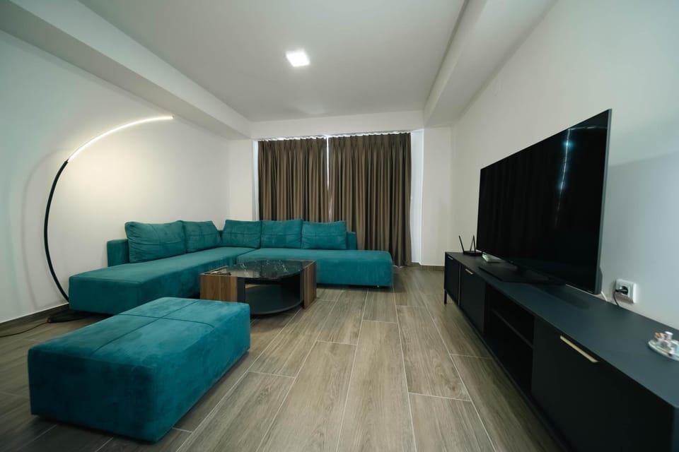 Communal lounge/ TV room, TV and multimedia, Living room, Seating area, Evening entertainment