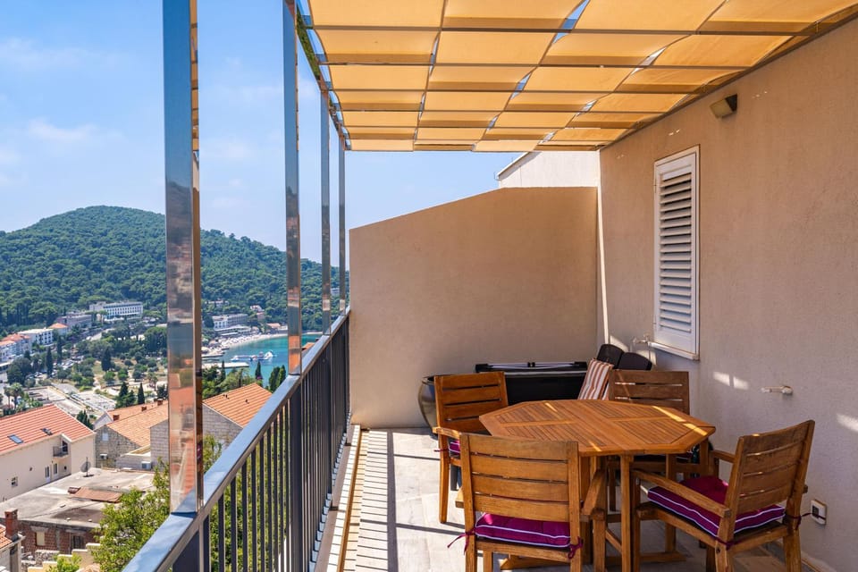 Day, Natural landscape, View (from property/room), Balcony/Terrace, Dining area