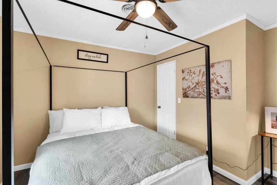 Small cozy ranch House in Illinois