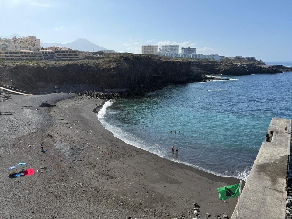 Arcoiris Paradise A 300 metros de la playa ,piscina y parque infantil Apartment in Canary Islands