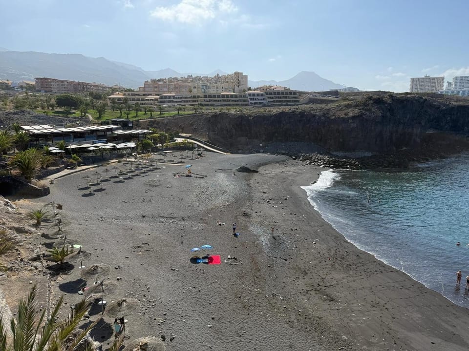 Arcoiris Paradise A 300 metros de la playa ,piscina y parque infantil Apartment in Canary Islands