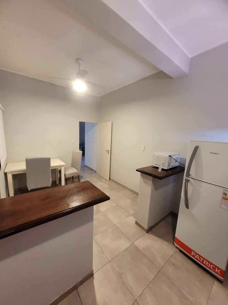 Kitchen or kitchenette, Dining area, microwave, oven