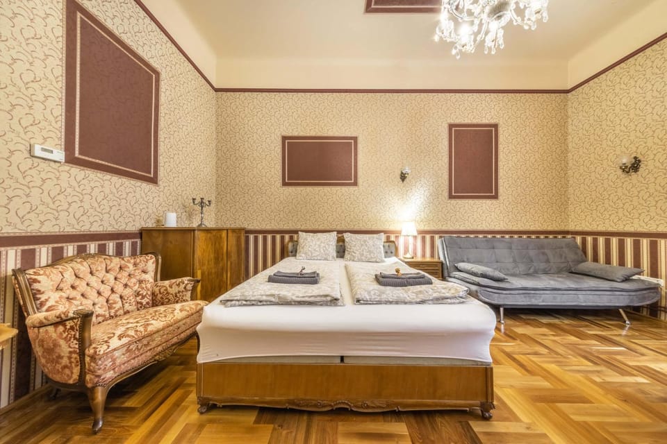 Bed, Living room, Photo of the whole room