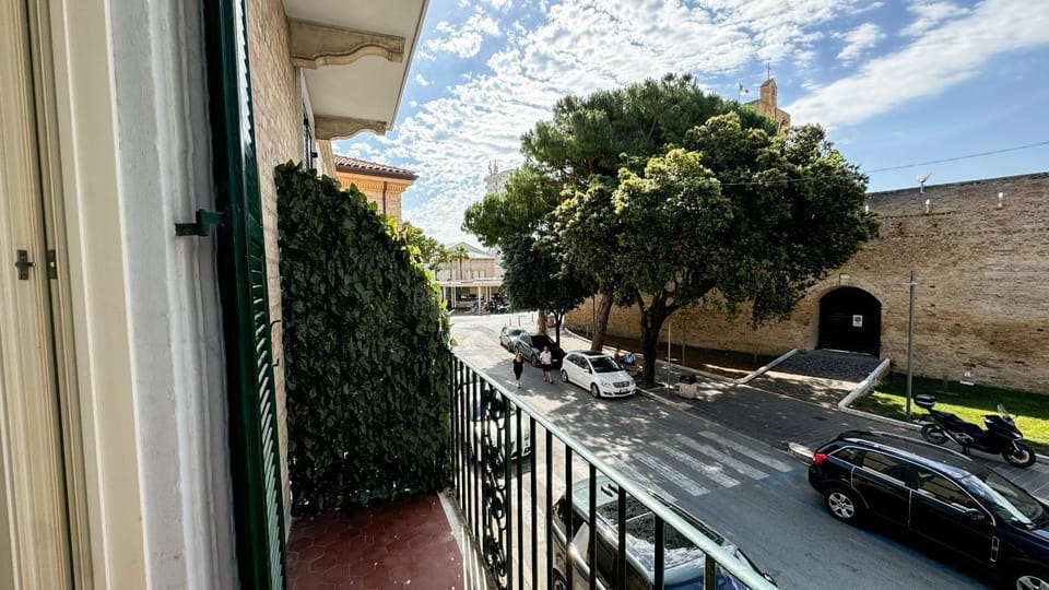 View (from property/room), City view, Location, Parking