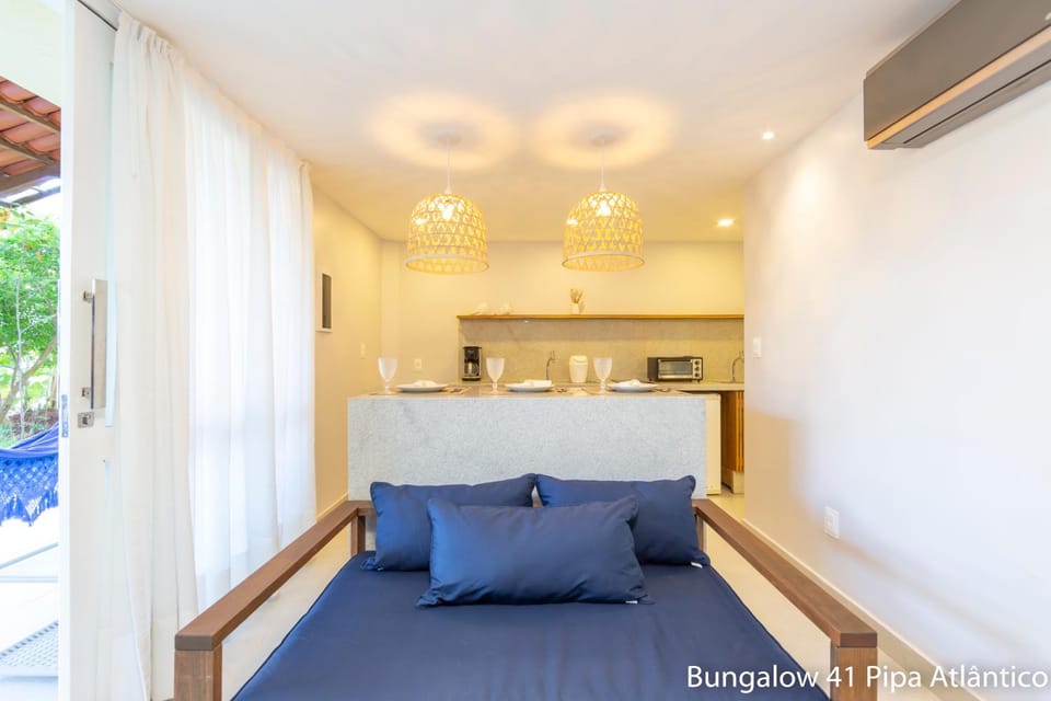 Coffee/tea facilities, Kitchen or kitchenette, Living room, Seating area, Dining area, Area and facilities