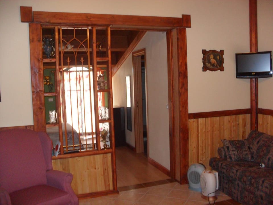 Photo of the whole room, Seating area