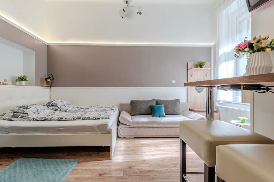 Bed, Living room