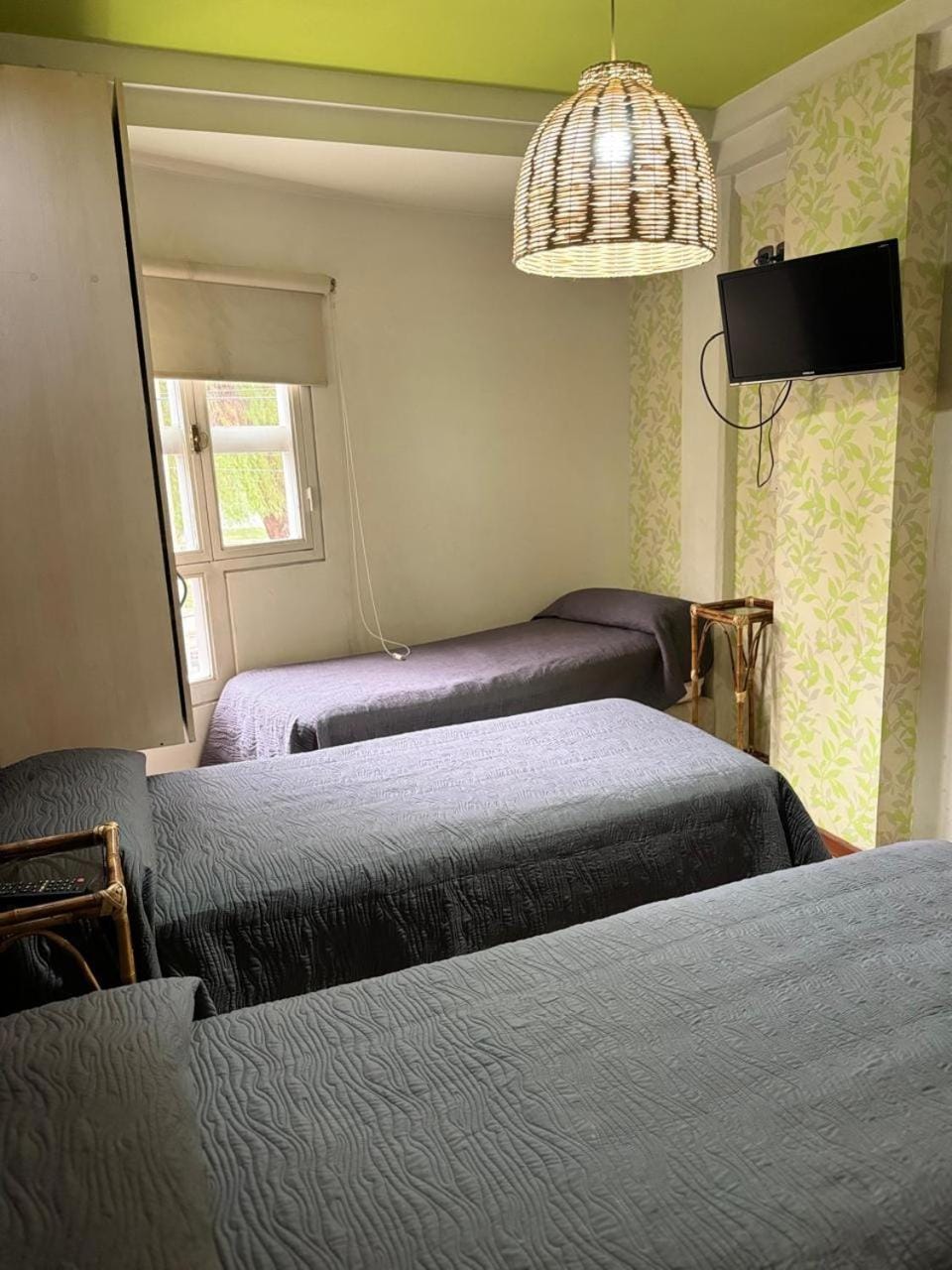 Bed, TV and multimedia, Bedroom