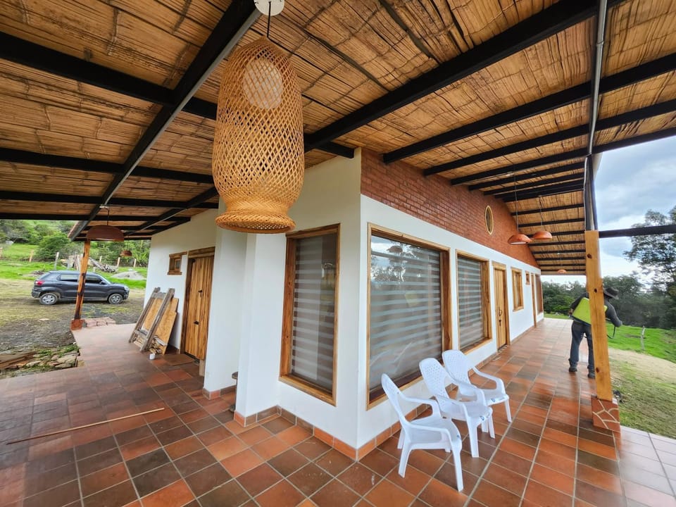La Esperanza House in Cundinamarca, Colombia