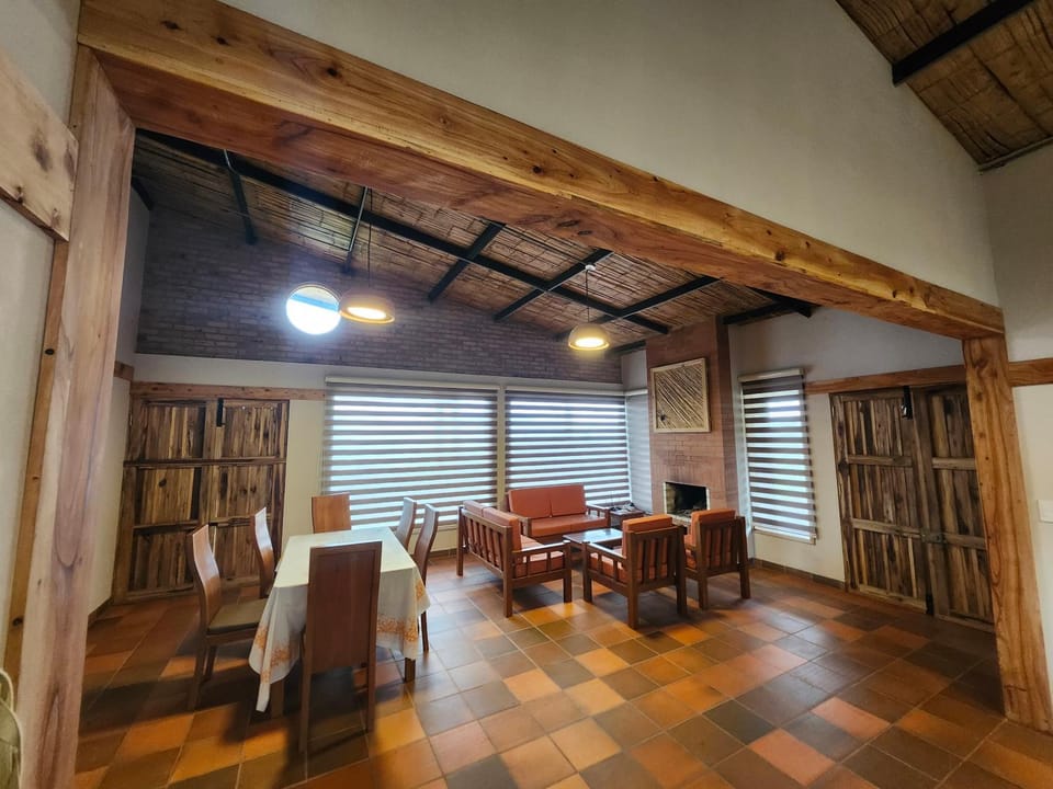 La Esperanza House in Cundinamarca, Colombia