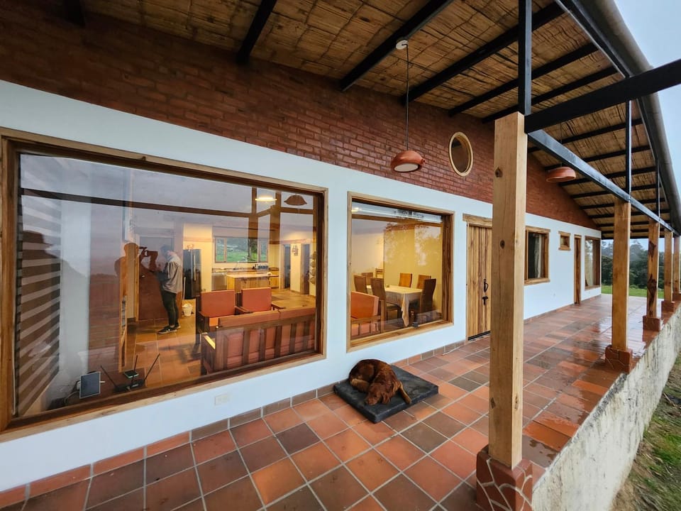La Esperanza House in Cundinamarca, Colombia