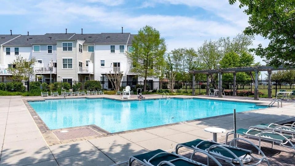 New Intown Waterfront Townhome wPool & Location House in Cambridge