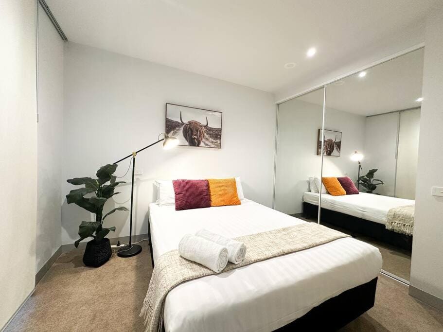 Charming Riverside Apartment near Crown Casino & MCEC Apartment in Southbank