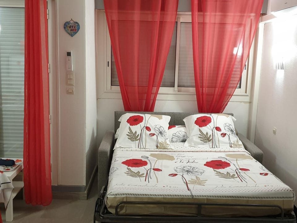 Appartement Climatisé au Centre Port avec Piscine, Parking, et Proche Animations - FR-1-801-8 Apartment in Agde