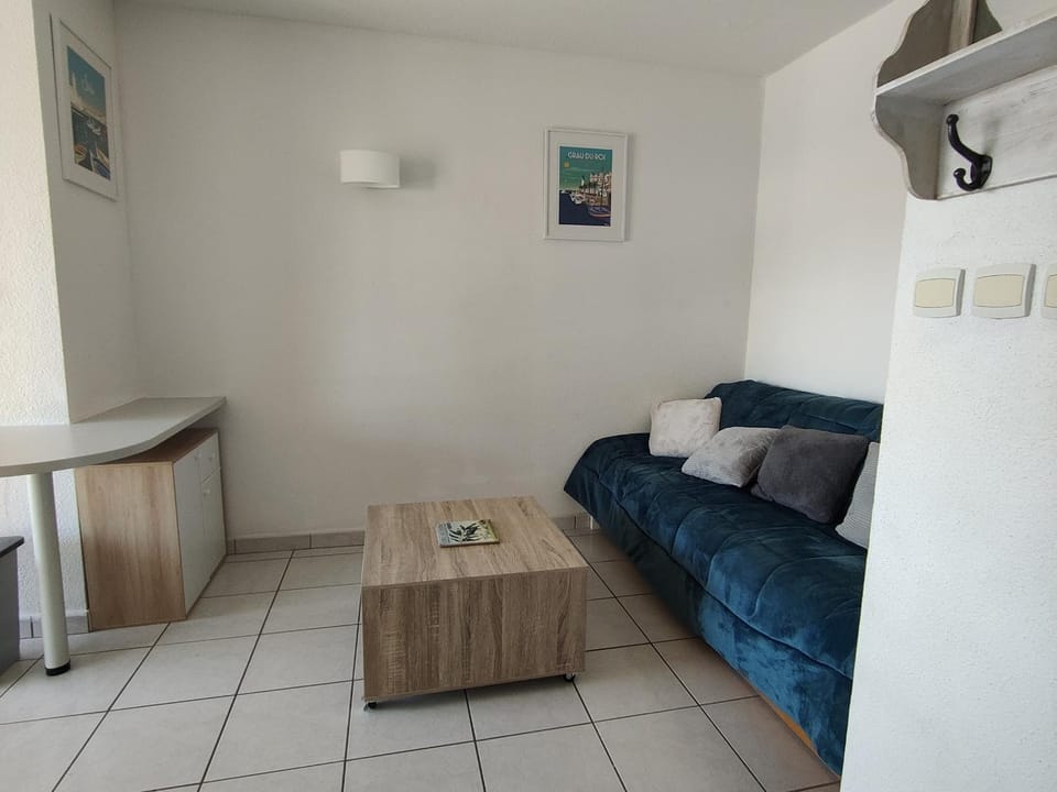 Appartement Bord de Mer - Climatisation, Balcon, Parking et Piscine - FR-1-801-3 Apartment in Agde