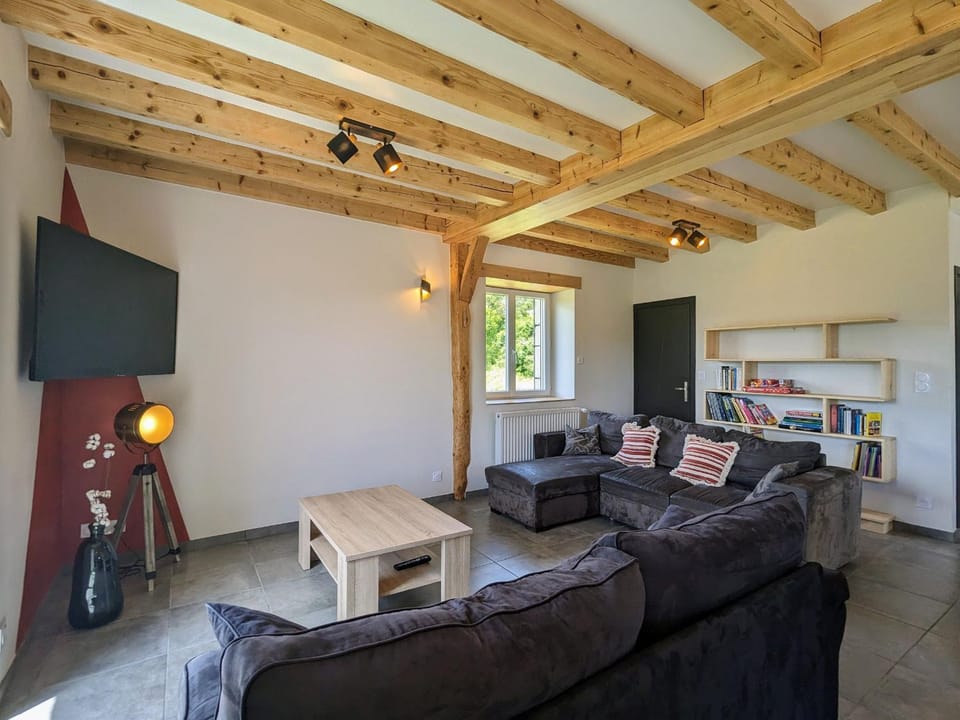 Gîte authentique et confortable avec vaste terrain et vue imprenable à Saint-Privat-d'Allier - FR-1-582-478 House in Auvergne-Rhône-Alpes