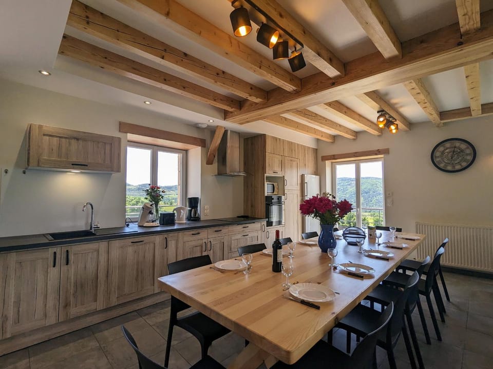 Gîte authentique et confortable avec vaste terrain et vue imprenable à Saint-Privat-d'Allier - FR-1-582-478 House in Auvergne-Rhône-Alpes