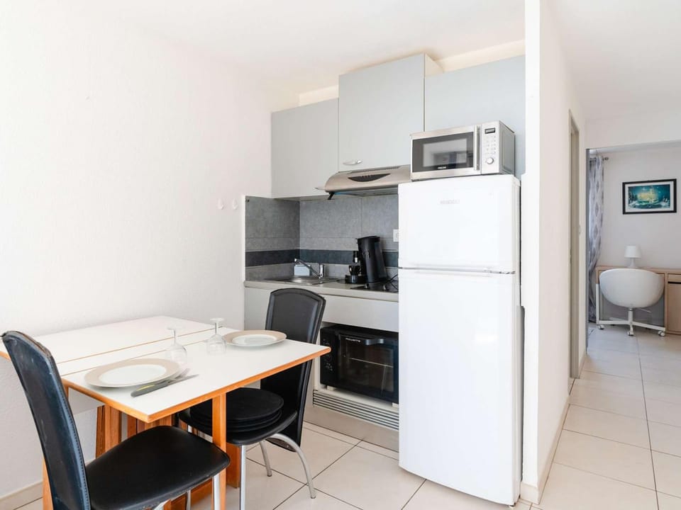 Studio cabine climatisé près de la plage avec parking à Narbonne - FR-1-409-274 Cabin in Narbonne