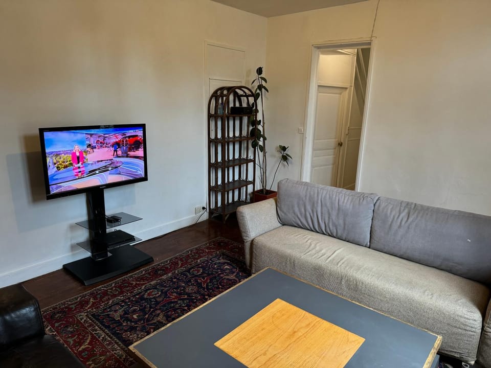 15 min Paris Bed and Breakfast in Drancy