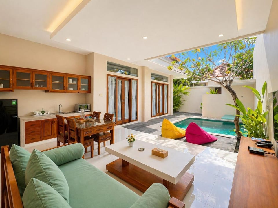 Living room, Dining area