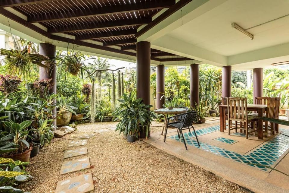 Patio, Day, Garden, Living room, Seating area, Dining area, Garden view