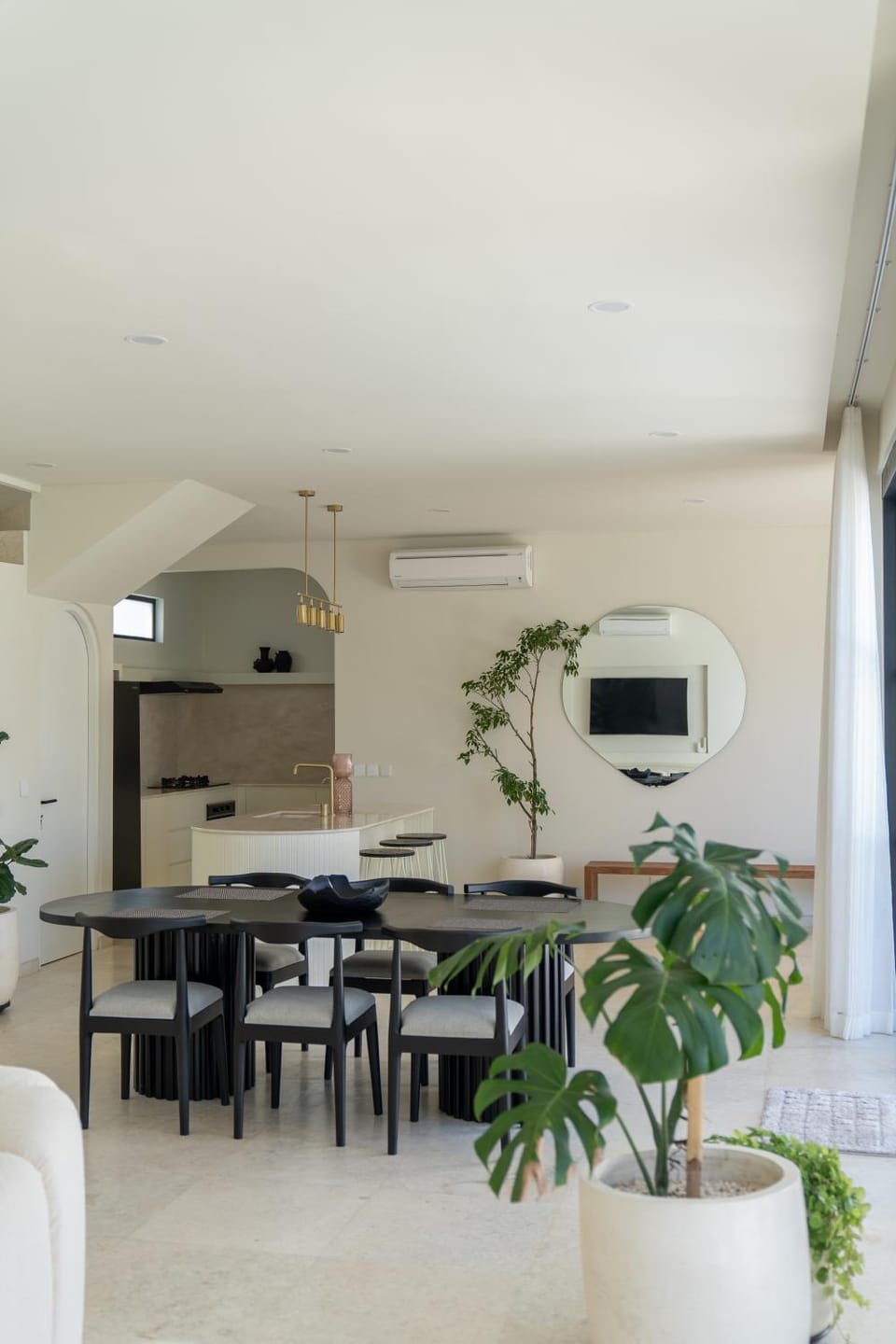 Kitchen or kitchenette, Dining area