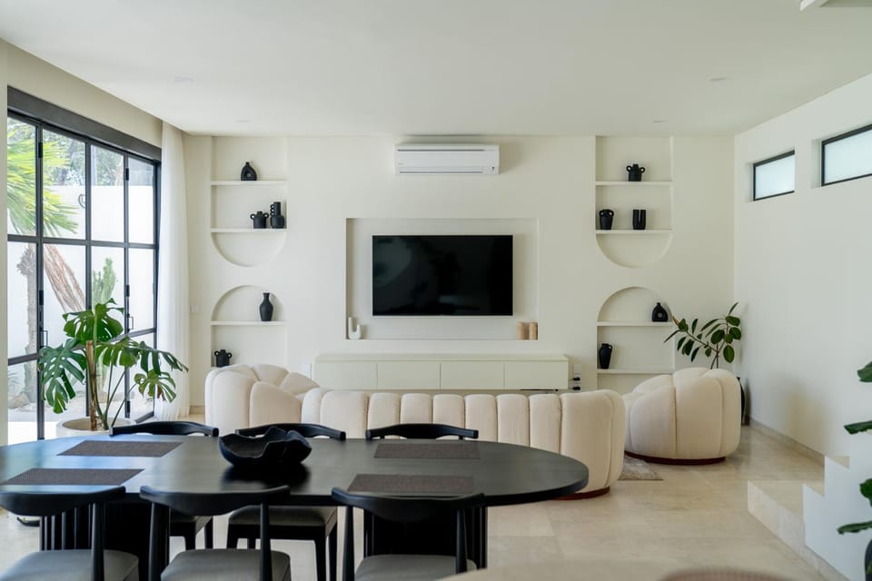 TV and multimedia, Living room, Seating area, air conditioner
