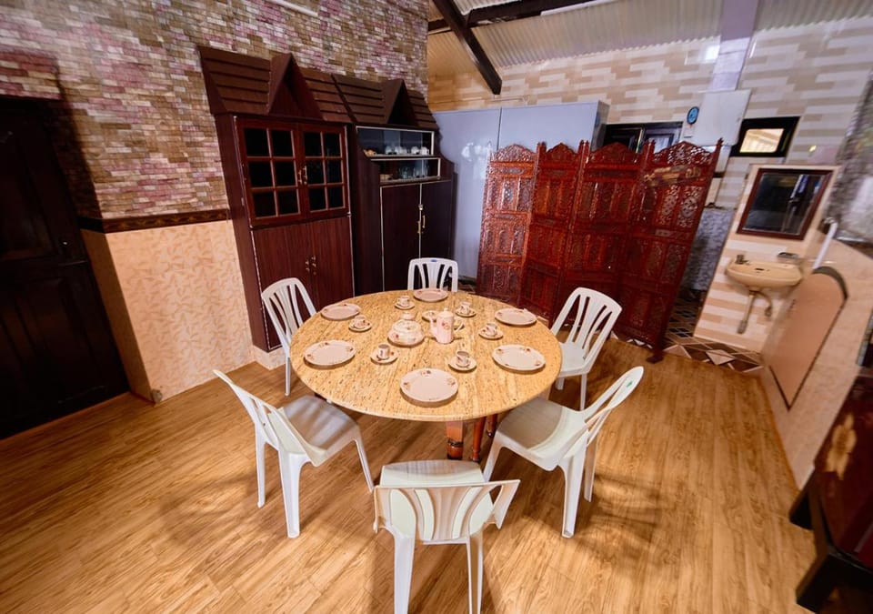 Restaurant/places to eat, Dining area