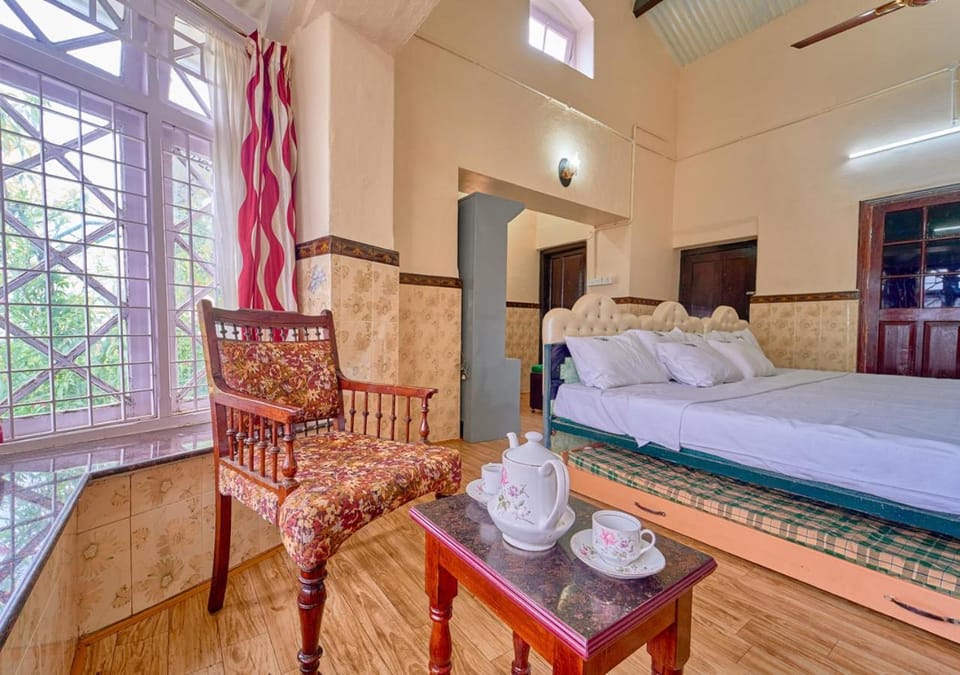 Bed, Seating area
