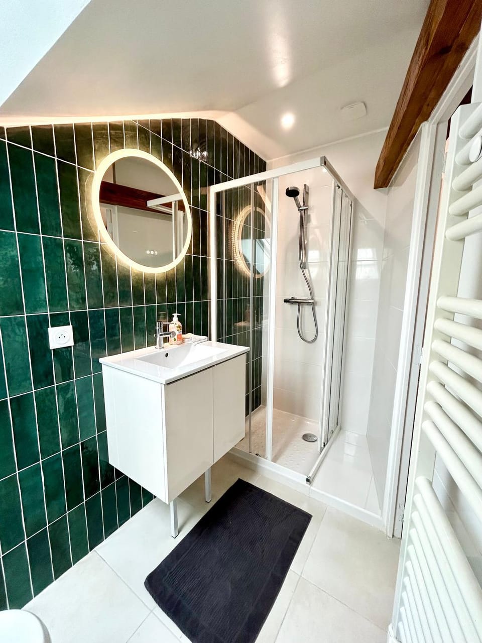 Shower, Bathroom, towels