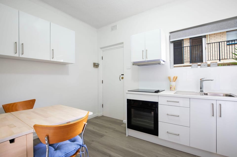 Sammy's Seaside Hideaway in Henley Beach Apartment in Adelaide
