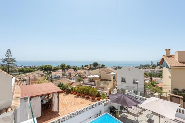 Pool view, Sea view