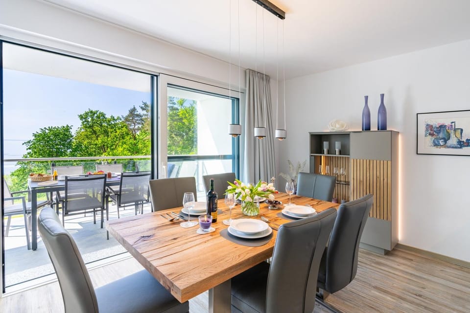 Living room, Seating area, Dining area