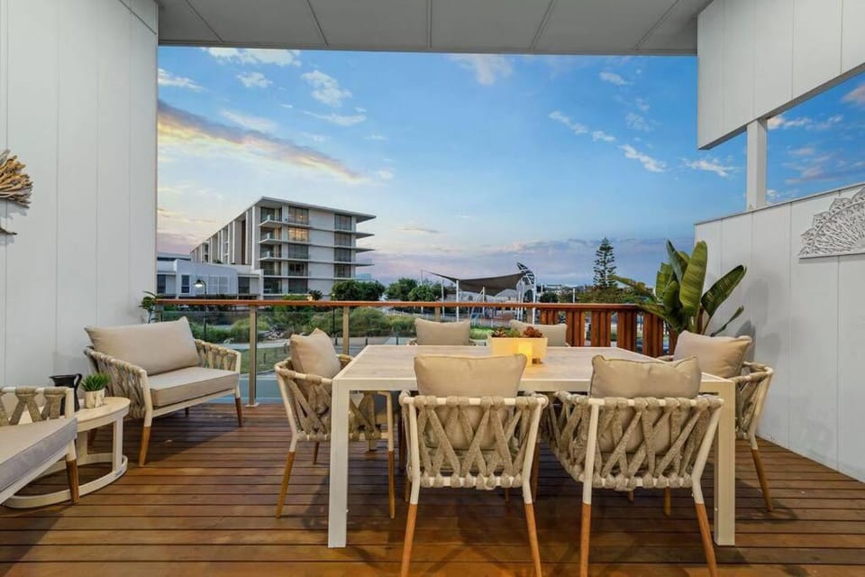 Villa on Newport Lake House in Brisbane