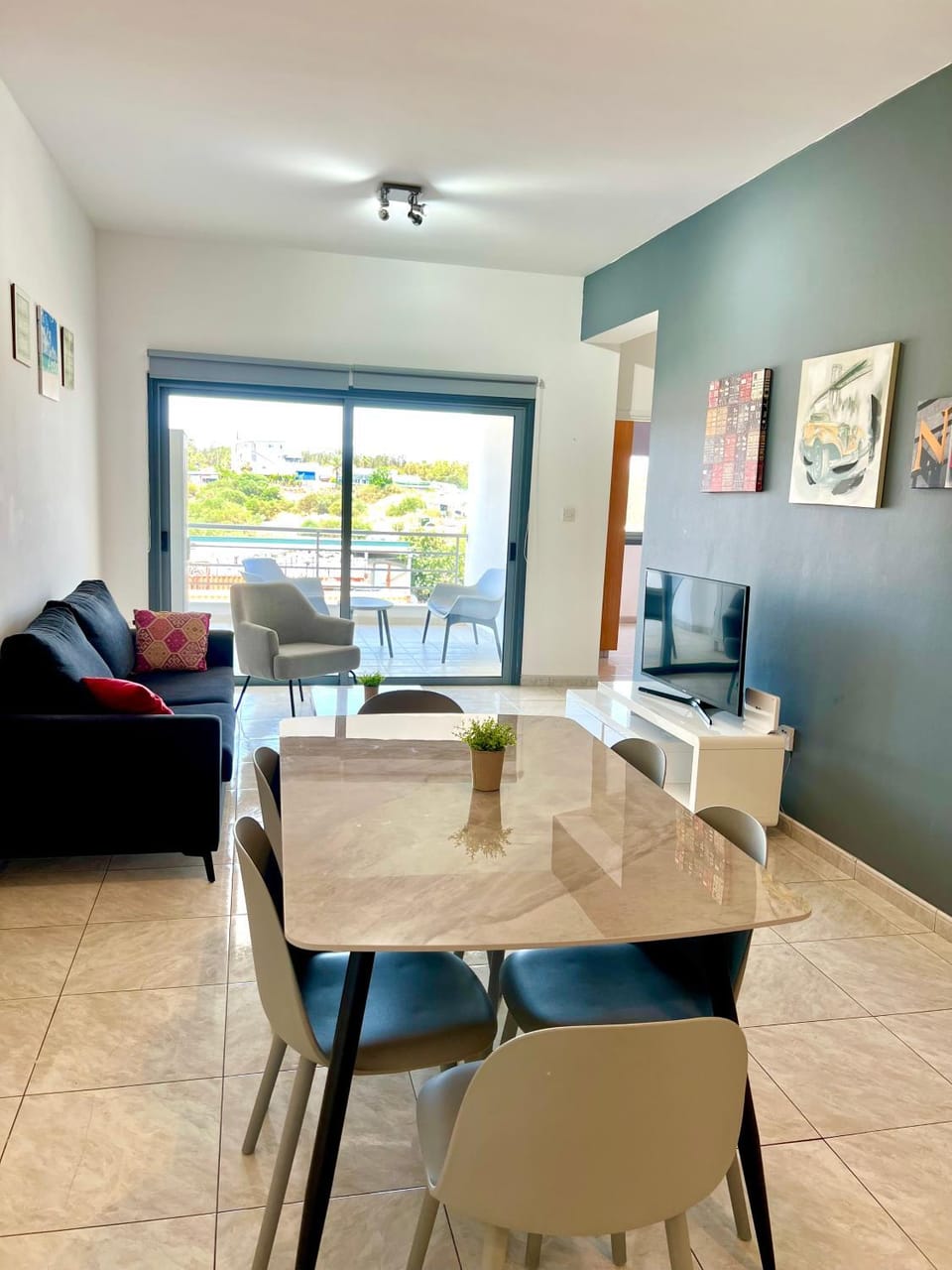 Living room, Seating area, Dining area