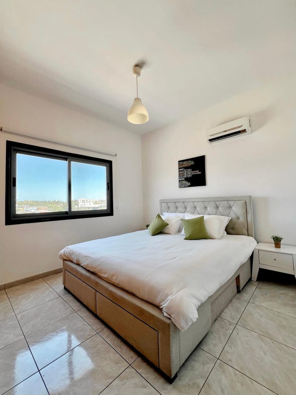 Bed, Photo of the whole room, Bedroom, air conditioner