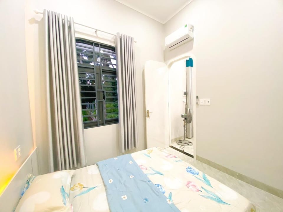 Bed, Photo of the whole room, Bedroom, air conditioner