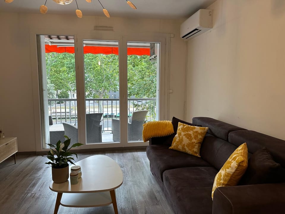 Le Hugo au fil du Canal Apartment in Narbonne
